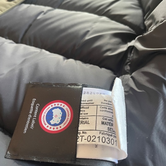 Canada Goose Freestyle Vest Size XS Military Green - Picture 3 of 5